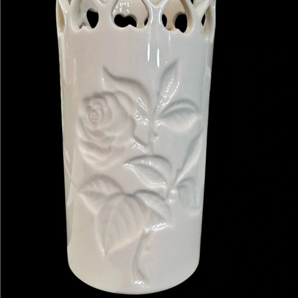 Lenox Vintage Pierced Hearts Floral Porcelain Vase With 24k Gold Trim
